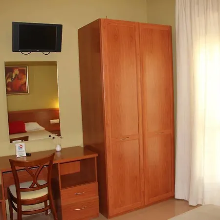 Dora Hotel *